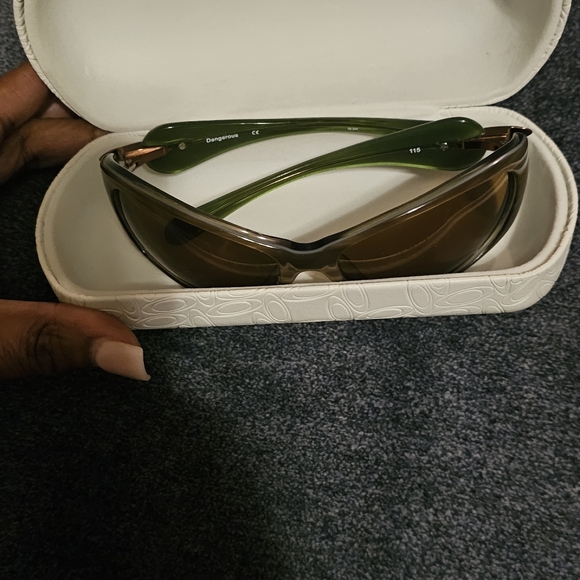 Oakley Sunglasses With Case - Picture 4 of 5